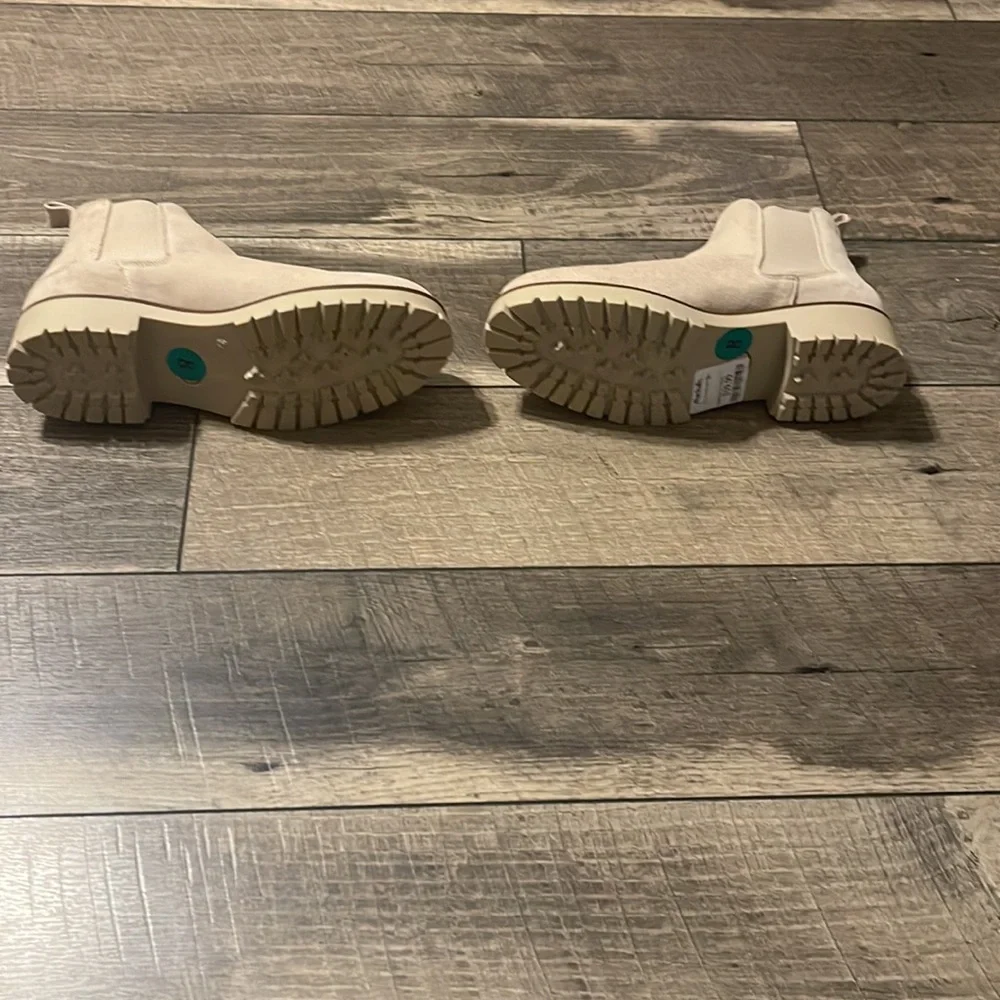 NWOB Enzo Angiolini Chelsea Boots - Picture 7 of 10